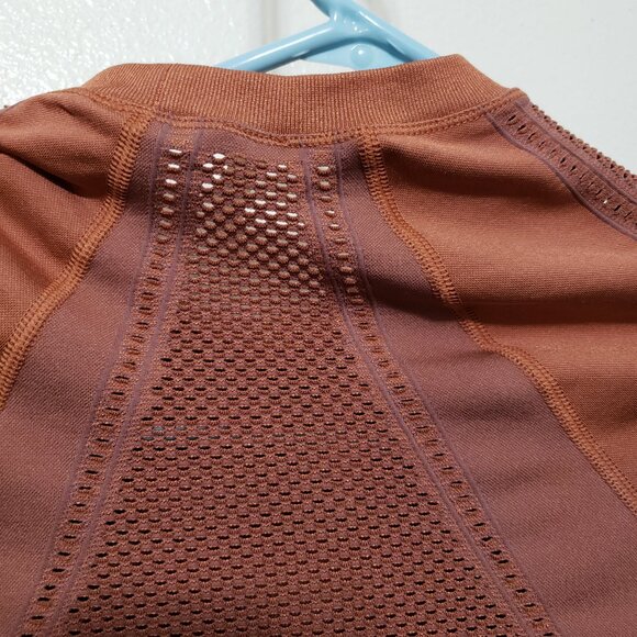 Athleta Legend Shine Crop - Picture 13 of 14